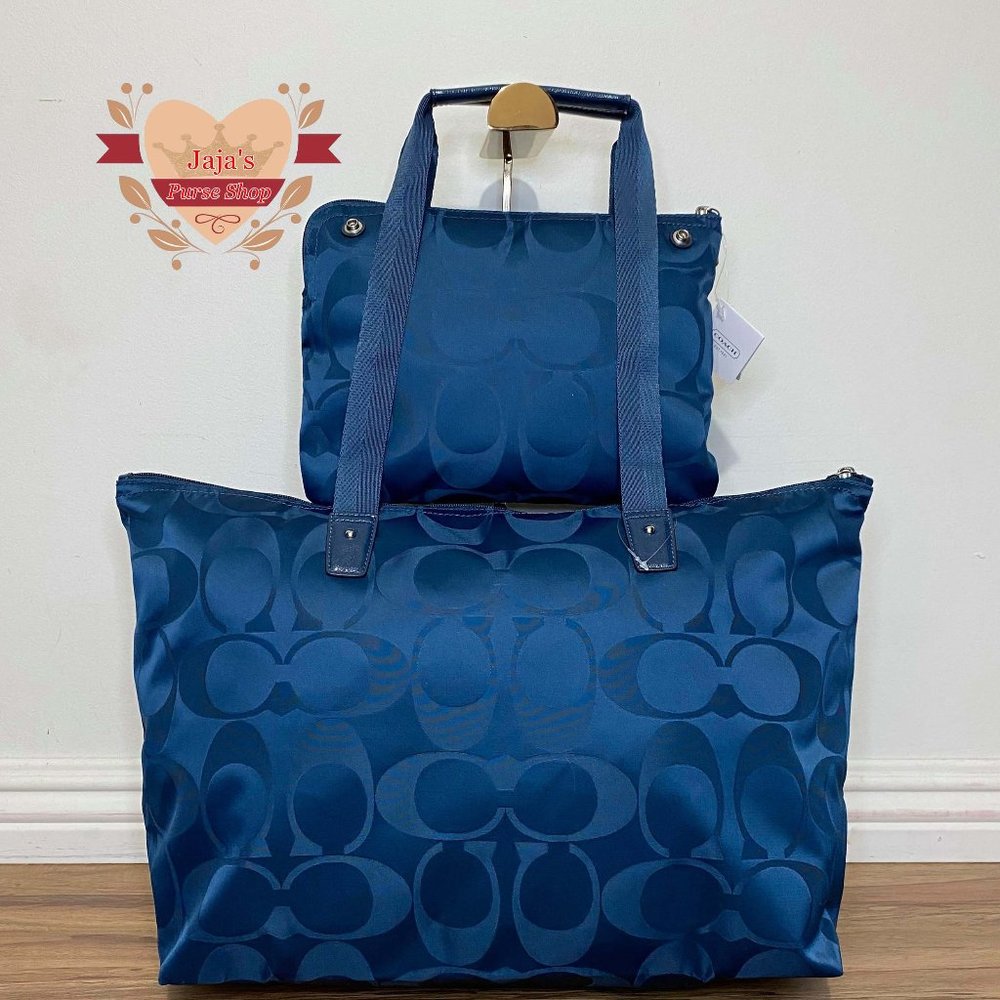 ❤️❤️SOLD❤️❤️Coach Sig Nylon Bag & Snap Pouch💙 - Picture 2 of 16